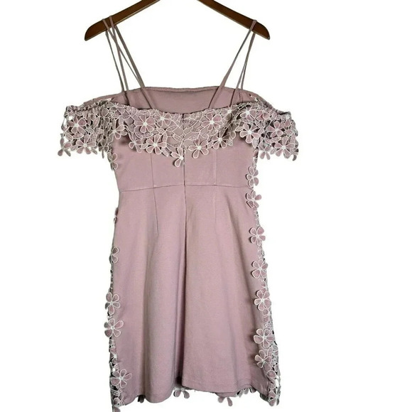 French Connection Floral eyelet Lace Overlay mini Dress Pink Size 6 off shoulder - Picture 4 of 16